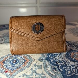 Old Money Classic | Tommy Hilfiger Tan Leather Trifold Wallet | Brand New